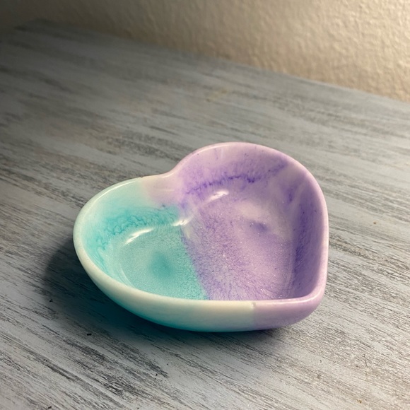 Tiedye Heart Dish - Teal Purple and White Jewelry or Trinket Tray - Handmade - Picture 5 of 11